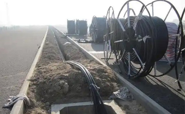 现代通信网络建设指南：格尔木光缆施工全流程技术解析与质量控制